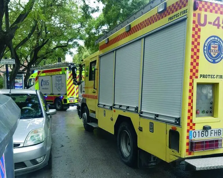Bomberos del Parque de Jerez en el lugar de los hechos.  - Bomberos