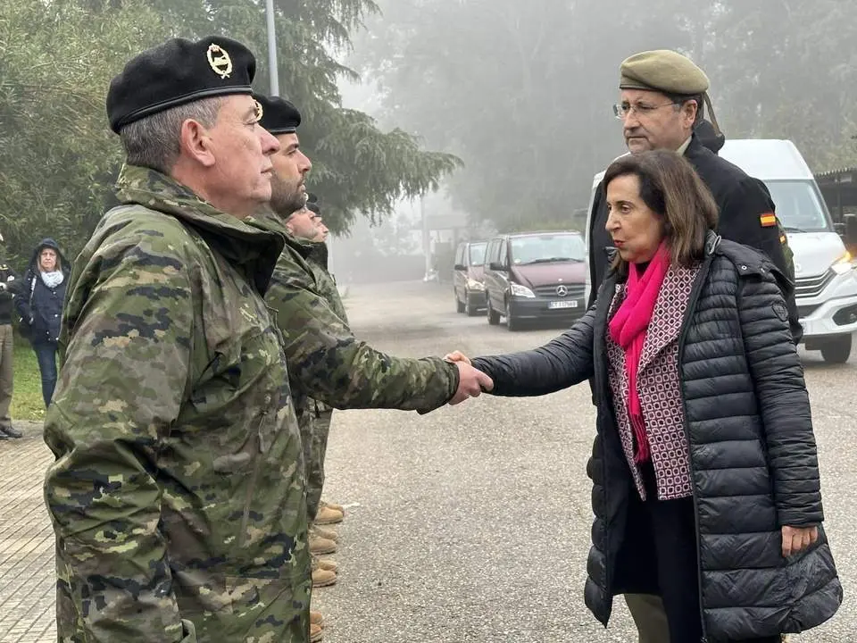 Visita de la Ministra Robles a Cerro Muriano.  - VIVA C&Oacute;RDOBA
