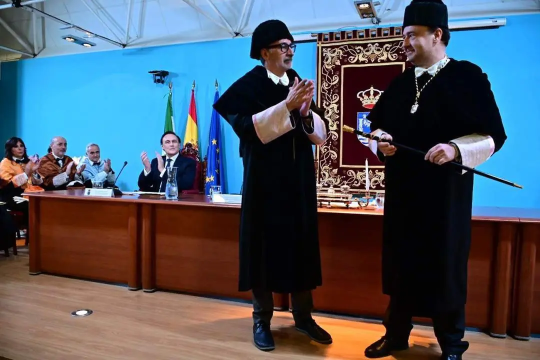 Francisco Piniella da el relevo a Casimiro Mantell. - Eulogio Garc&iacute;a