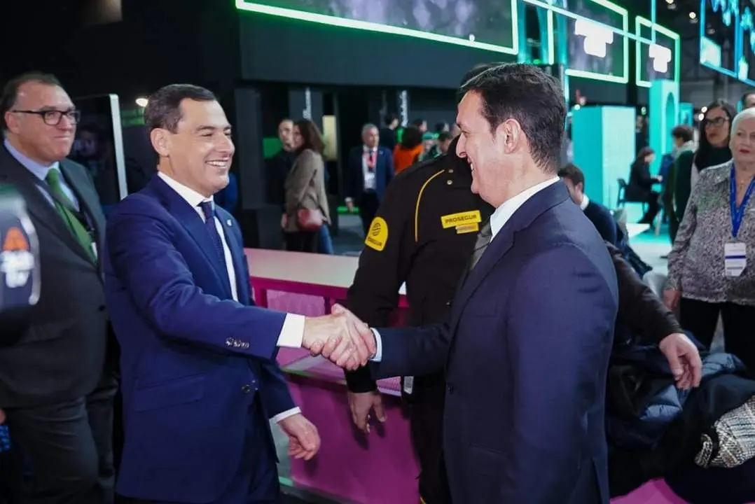 Javier A. Garci&acute;a y Juanma Moreno este mi&eacute;rcoles en Fitur, en Madrid.  - DIPUTACI&Oacute;N