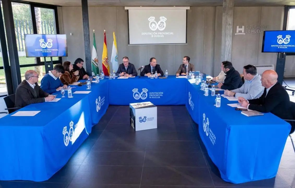 Junta de Gobierno celebrada en el Parque Celestino Mutis de La R&aacute;bida. - VH