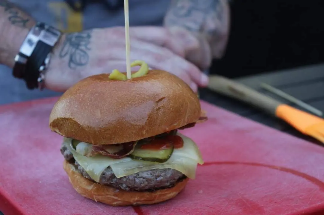 Aspecto de la hamburguesa, con pan de La Cremita - VIVA