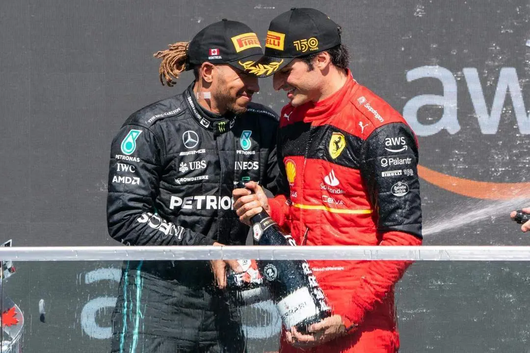Hamilton y Sainz coinciden en el podio tras una carrera. - EFE