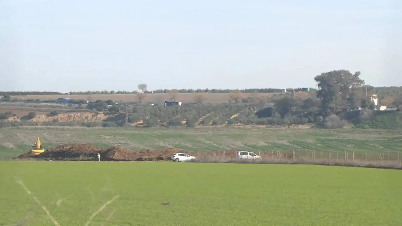 Inicio del vallado de la base log&iacute;stica en La Rinconada. - VIVA C&Oacute;RDOBA