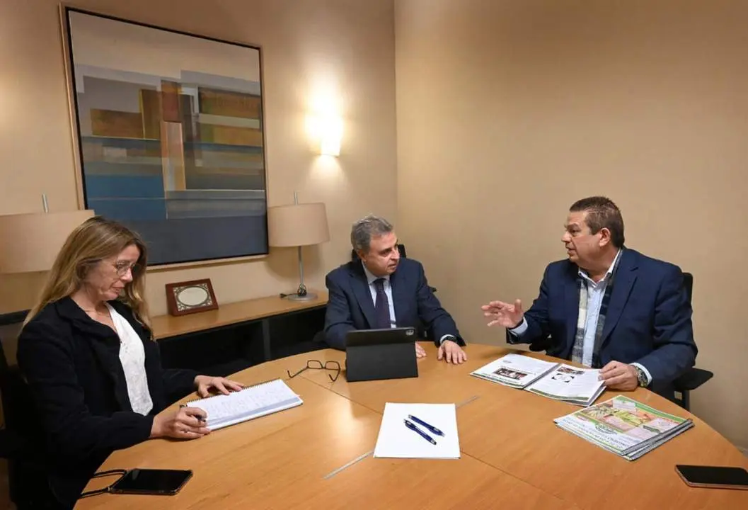 Real, en una reuni&oacute;n con los organizadores.  - Viva