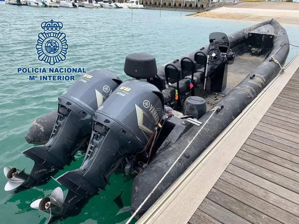 Narcolancha intervenida en el r&iacute;o Guadalquivir.  - CNP