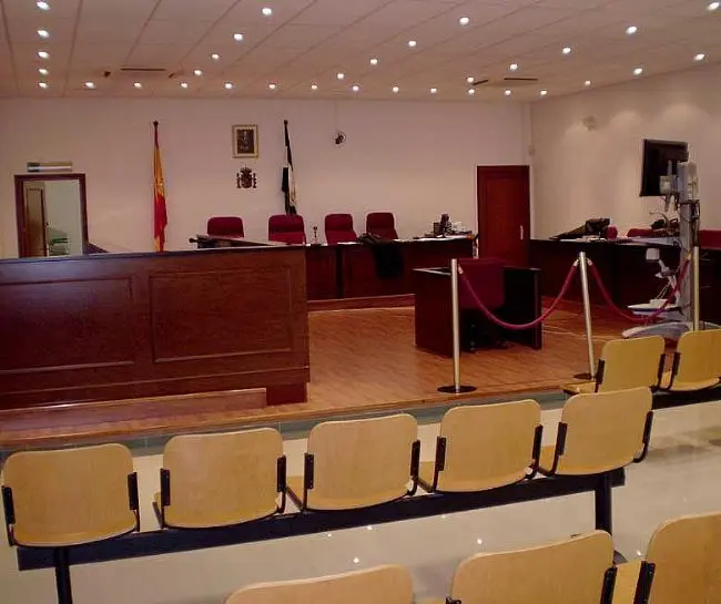 Tribunales. - J.R.