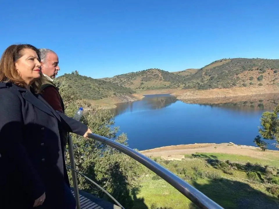 Crespo, ha colocado este mi&eacute;rcoles la primera piedra de las obras - J.A.