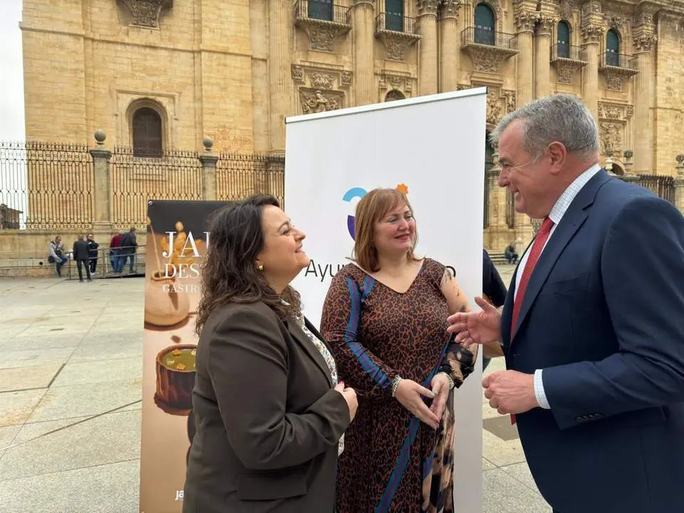 Presentaci&oacute;n de la exposici&oacute;n en la plaza de Santa Mar&iacute;a.  - Ayuntamiento de Ja&eacute;n
