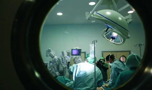 La privada ya no absorbe las listas de espera en algunas cl&iacute;nicas.  - Viva