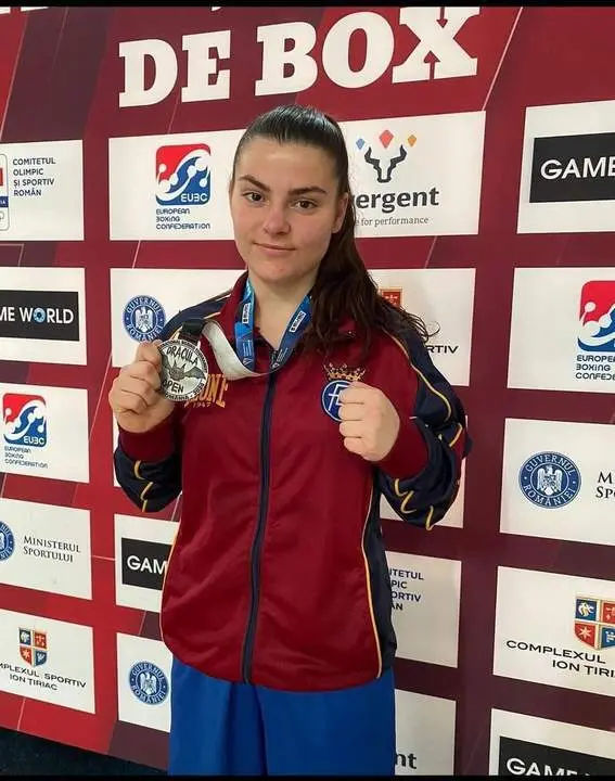 Cristina Peinado, plata en el Dr&aacute;cula Open de boxeo de Ruman&iacute;a - SUGAR RAY JA&Eacute;N