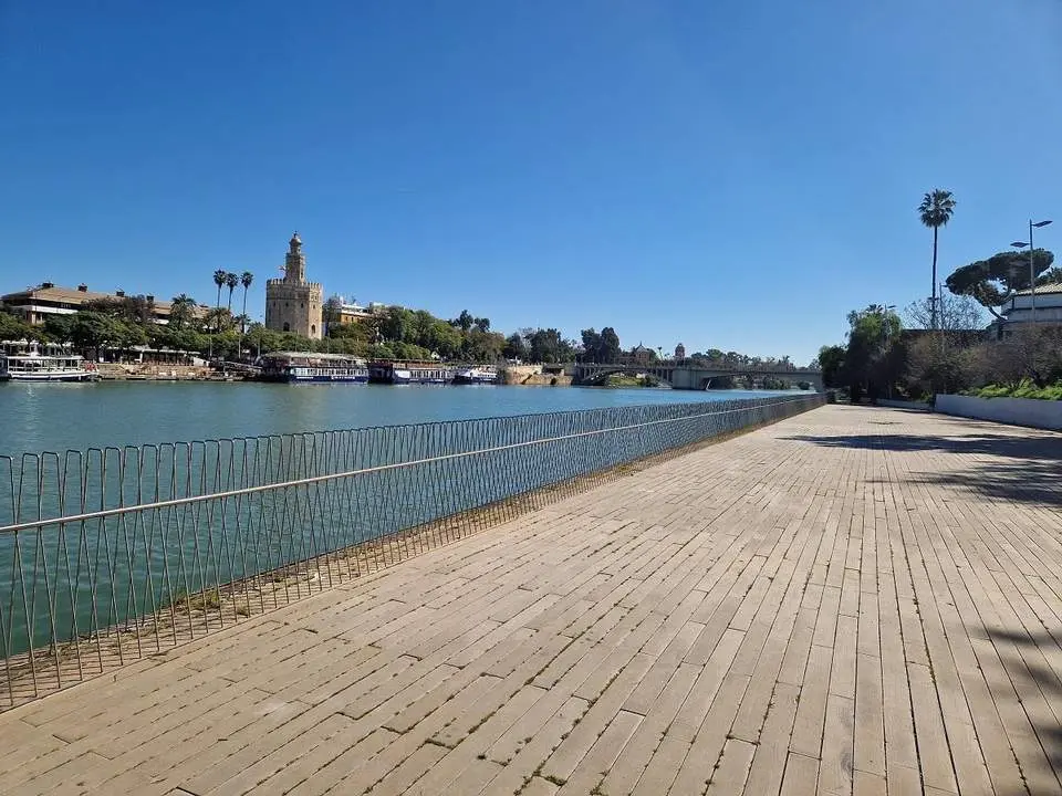 Muelle Camaronero de la calle Betis.  - AUTORIDAD PORTUARIA DE SEVILLA