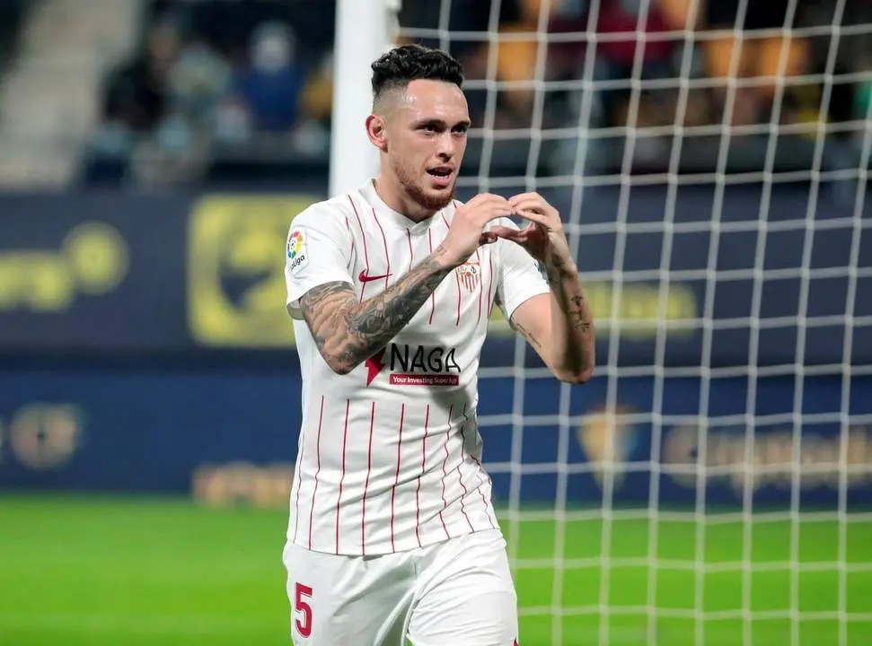 Ocampos celebra su gol. - EFE
