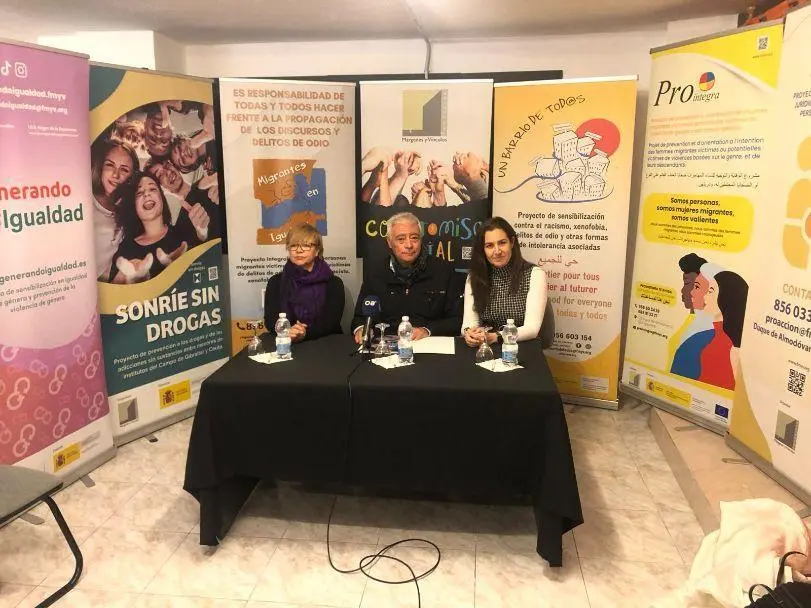 Presentaci&oacute;n de actividades de M&aacute;rgenes y V&iacute;nculos en Algeciras. - AI