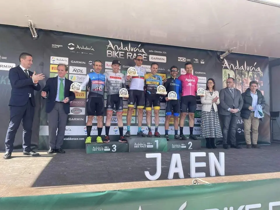Luis Escalona y Paco Huertas firman su segundo podio de la carrera - ANDALUC&Iacute;A BIKE RACE