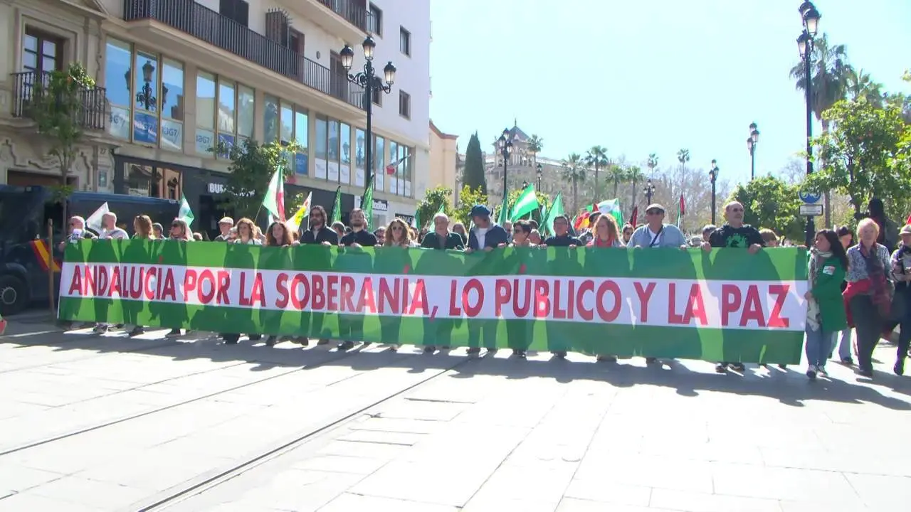 Manifestaci&oacute;n reivindicativa en Sevilla por "la soberan&iacute;a de Andaluc&iacute;a"