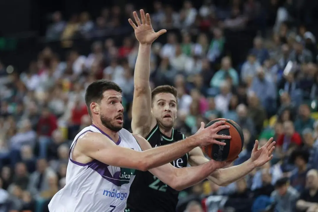 El alero de Unicaja M&aacute;laga Jonathan Barreiro. - EFE/ Luis Tejido