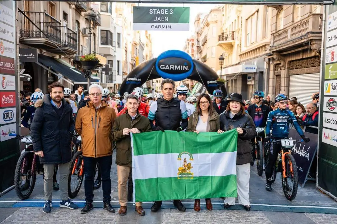 Indur&aacute;in en la salida de la 2 etapa de la prueba. - ANDALUC&Iacute;A BIKE RACE