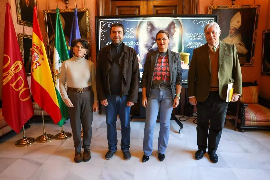 Foto de familia tras la presentaci&oacute;n del programa educativo.  - AYTO DE SEVILLA