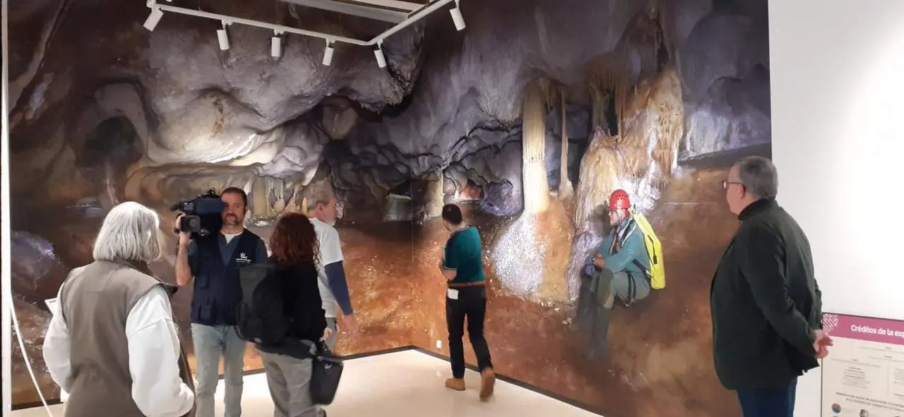 Exposici&oacute;n sobre la maravilla hallada en La Ara&ntilde;a. - Arroyo