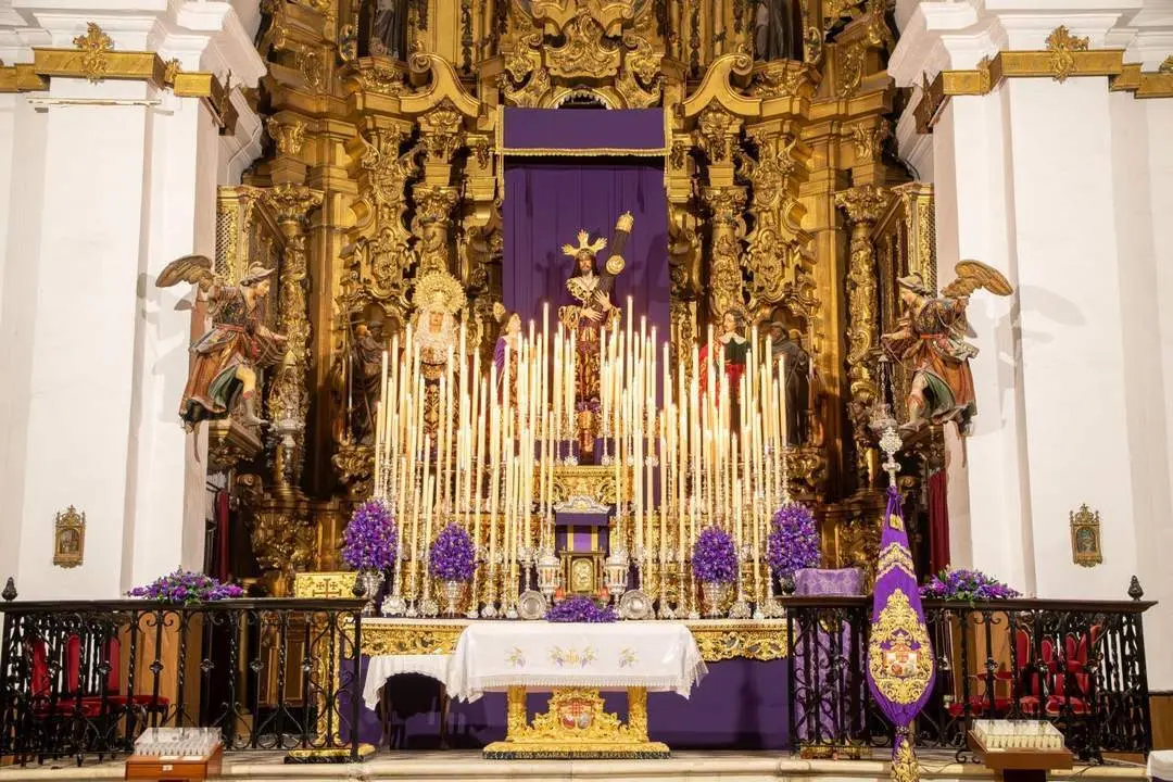 Altar dispuesto para el Quinario del Nazareno de Santa Mar&iacute;a. - VIVA