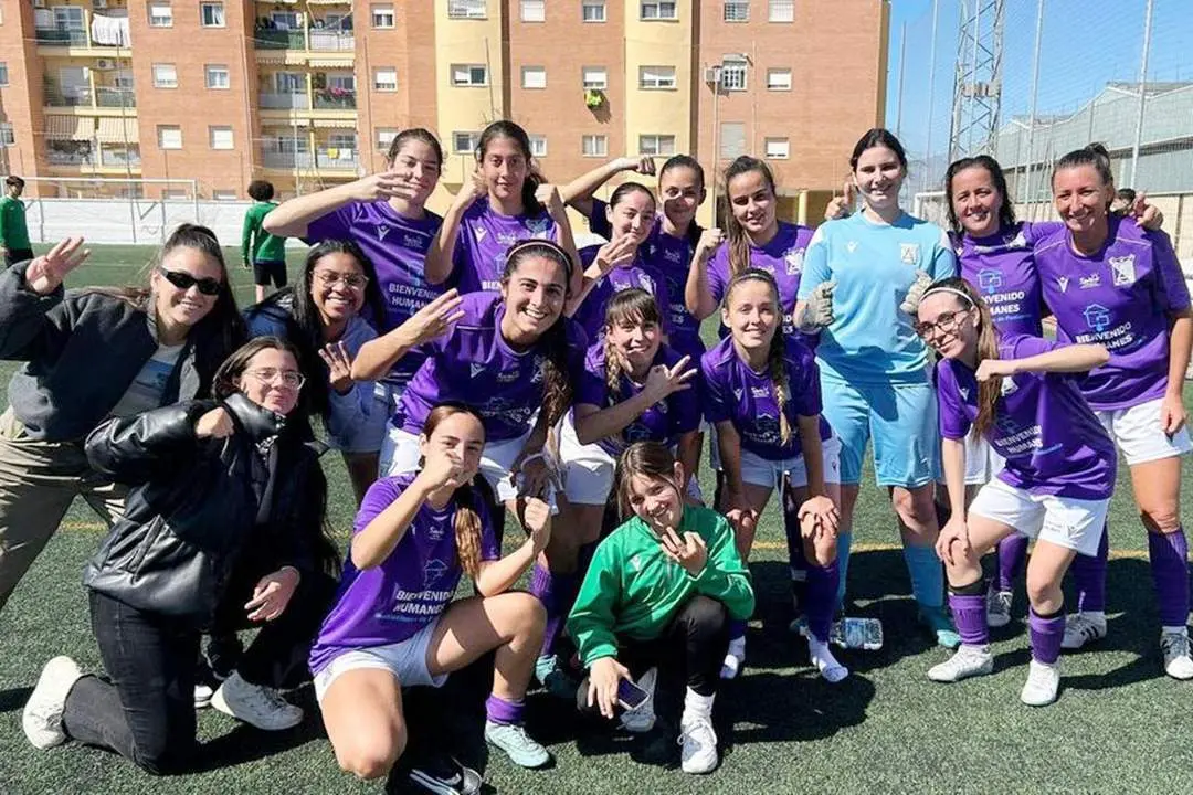 El Atl&eacute;tico Sanluque&ntilde;o Femenino celebra el triunfo obtenido - ASCF