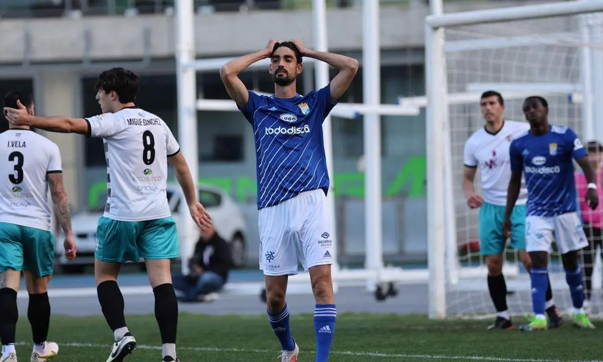 Reina se lamenta de una ocasi&oacute;n fallada. - Xerez CD/Cristo Garc&iacute;a