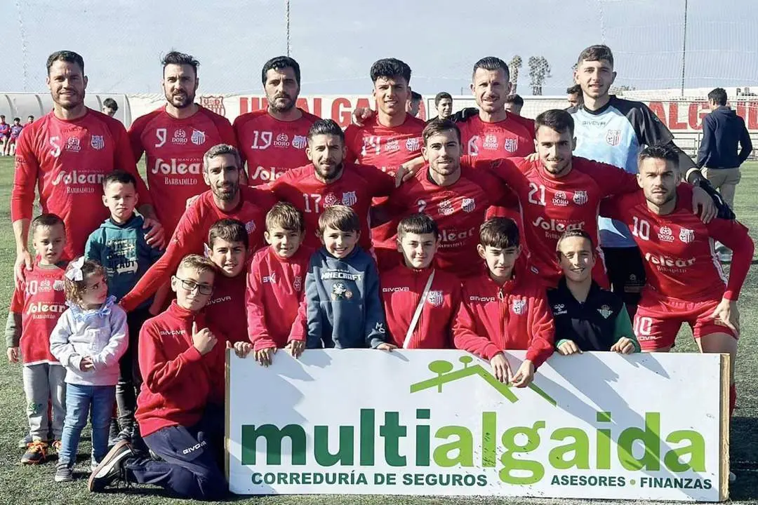 La UD Algaida antes de enfrentarse al Utrera B en el Doro Stadium - UDA