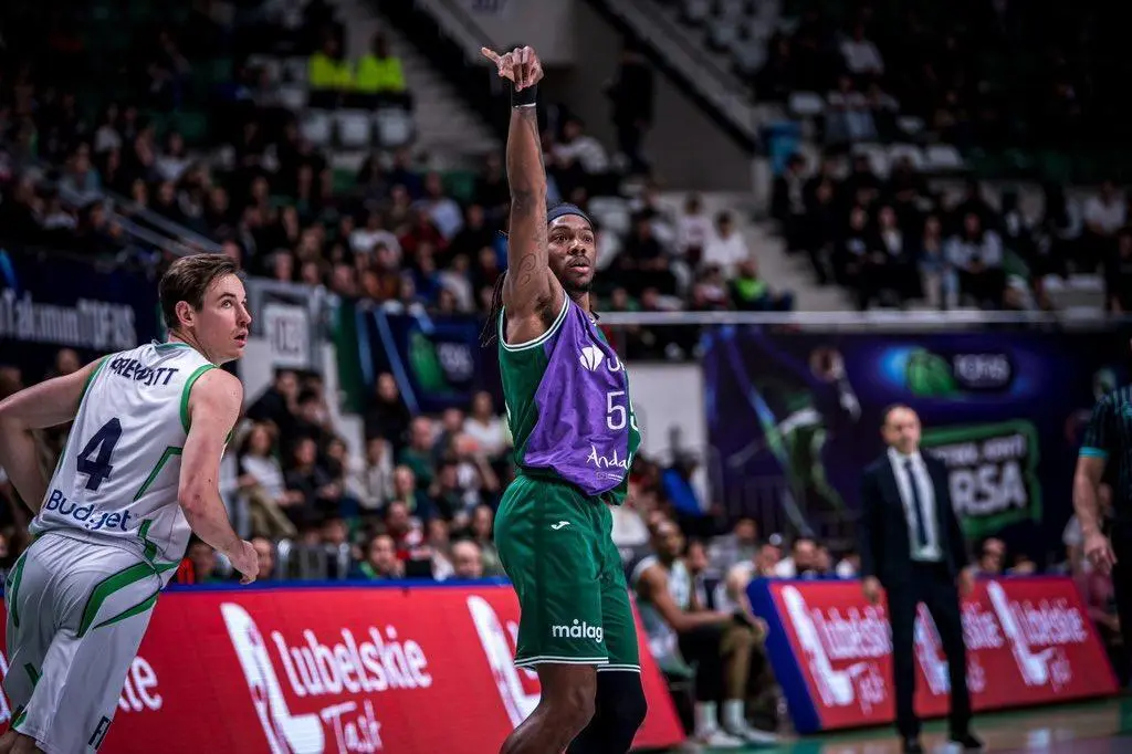 Kendrick Perry, jugador de Unicaja, tras anotar un triple. - UNICAJA B. FOTOPRESS