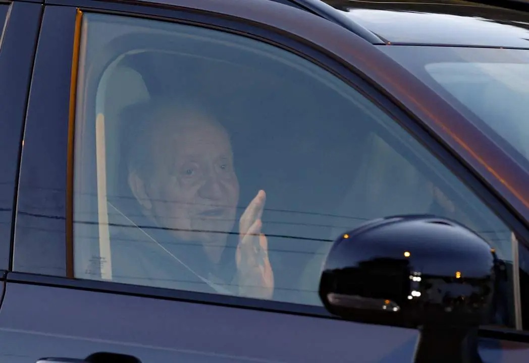 Juan Carlos I llega a Sanxenxo para participar en la primera regata del a&ntilde;o