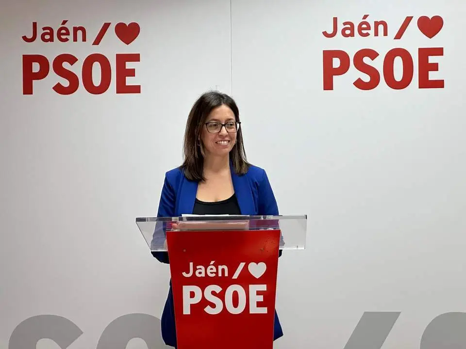 &Aacute;frica Colomo durante la rueda de prensa. - PSOE -Ja&eacute;n
