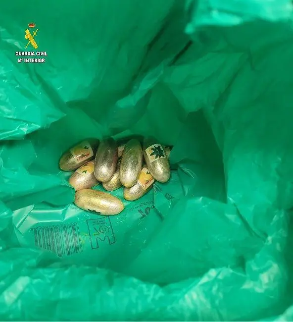 Bellotas de hach&iacute;s intervenidas. - AI