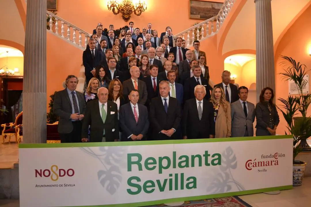 Los empresarios se apuntan a &ldquo;replantar Sevilla&rdquo;