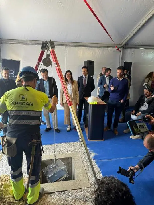 Primera piedra de la Torre Abu de C&aacute;diz. - VIVA