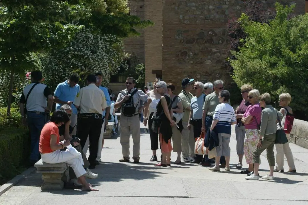 Turistas en La Alhambra. - Europa Press