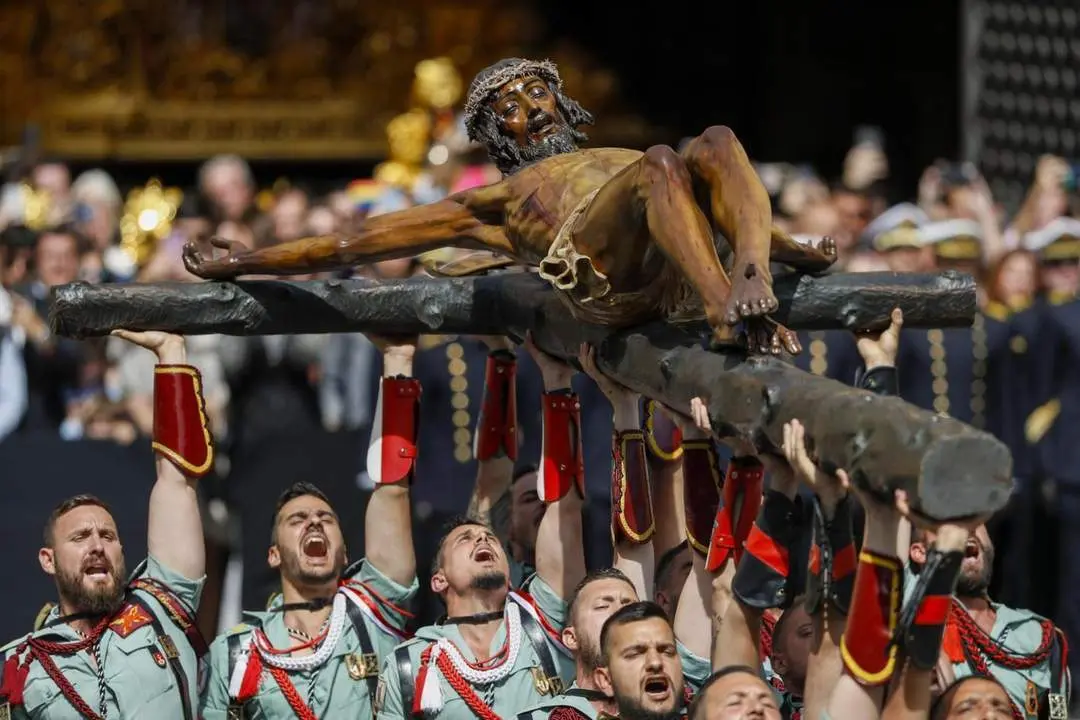 Traslado del Cristo de Mena en M&aacute;laga. - EFE