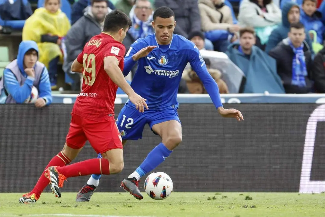 Mason Greenwood (D)  Marcos Acu&ntilde;a. - EFE
