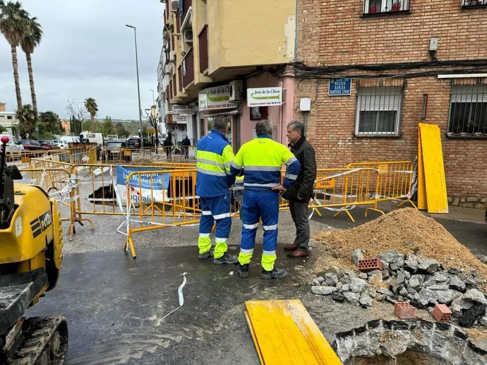 Trabajos en la avenida de Arjona. - Ayuntamiento