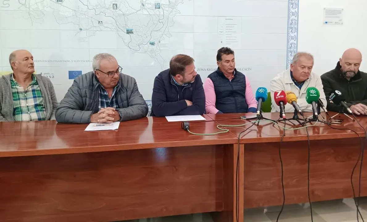 Las comunidades de regantes, en rueda de prensa.  - F.C.A.