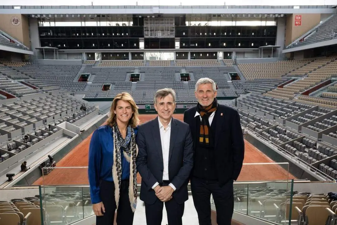 Am&eacute;lie Mauresmo, Juan Naya y Gilles Moretton. - ISDIN