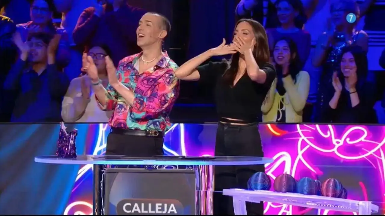 David Calleja junto a la actriz Mar&iacute;a Hervas en Telecinco.  - Viva. 
