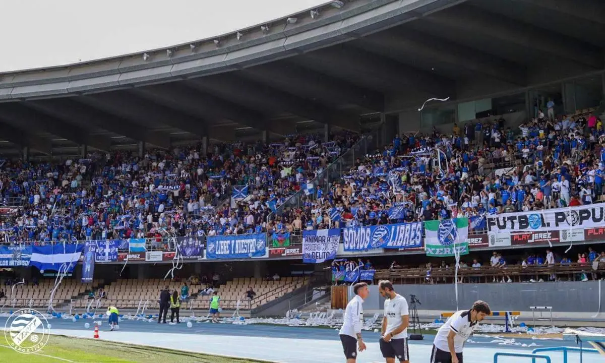 Aficionados del Xerez DFC, este pasado domingo en Chap&iacute;n. - xerezdfc.com