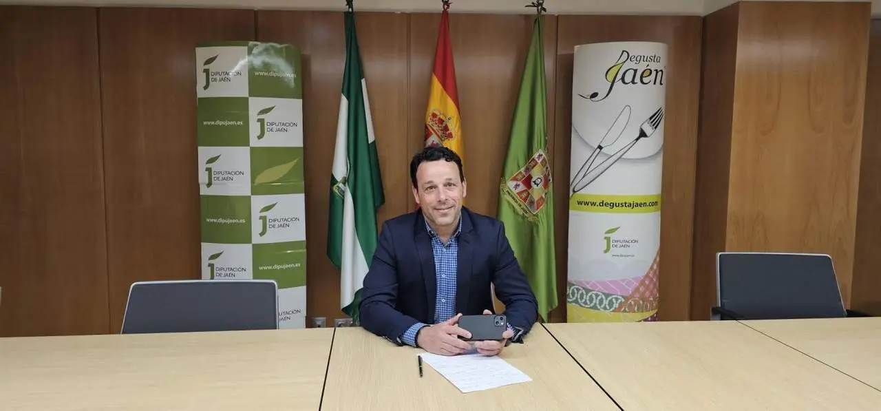 Javier Perales comunicando los finalistas.  - Diputaci&oacute;n de Ja&eacute;n