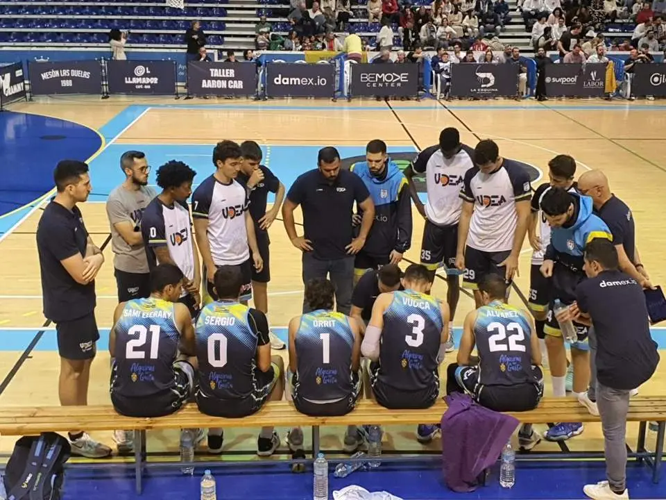 Los jugadores de Udea, durante un partido - AI