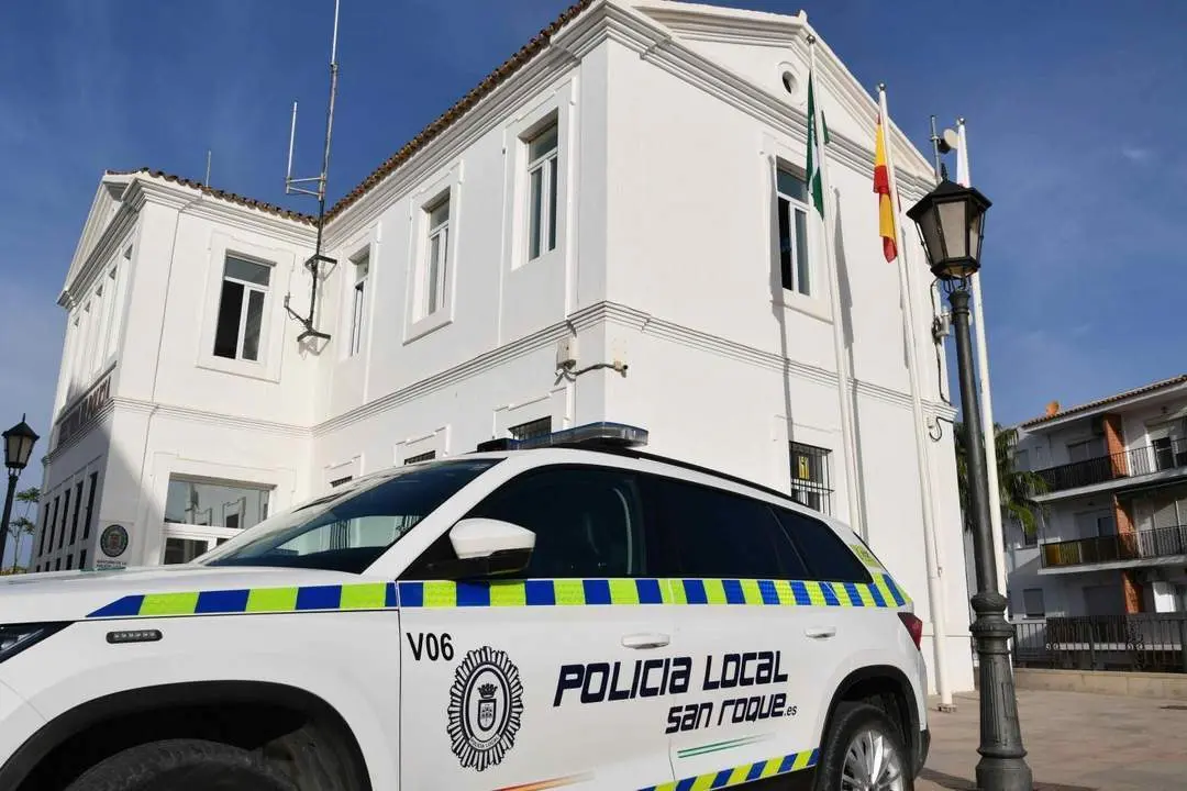 Polic&iacute;a local de San Roque. - AI