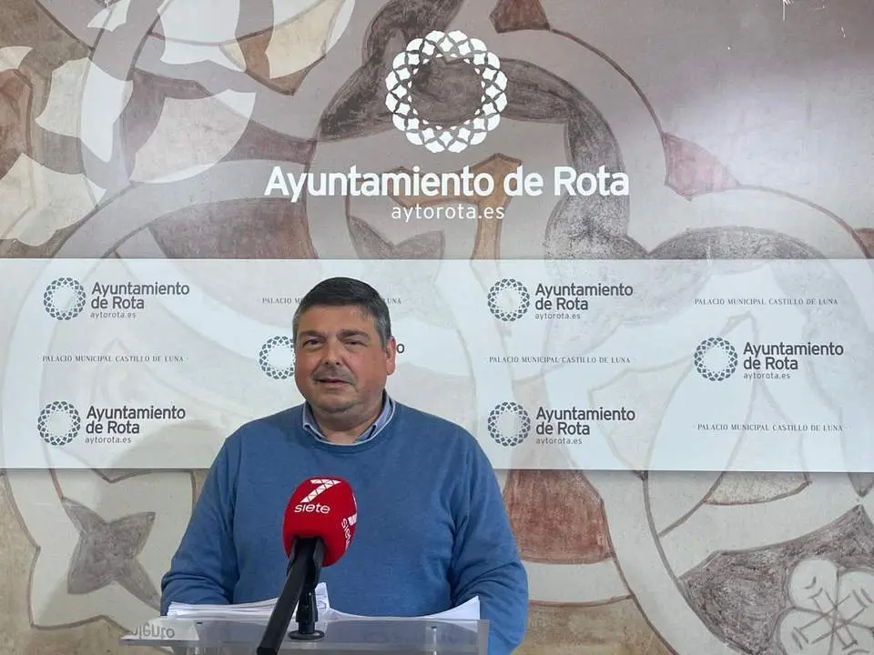 Daniel Manrique durante la rueda de prensa - VivaRota