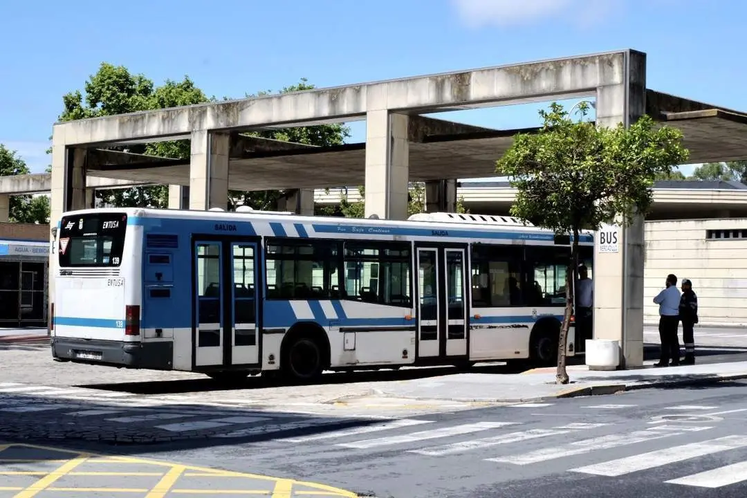 Autob&uacute;s de Emtusa. - VH