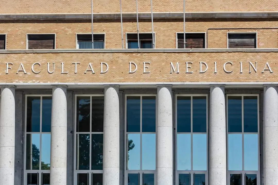 Fachada de la Facultad de Medicina. - Europa Press