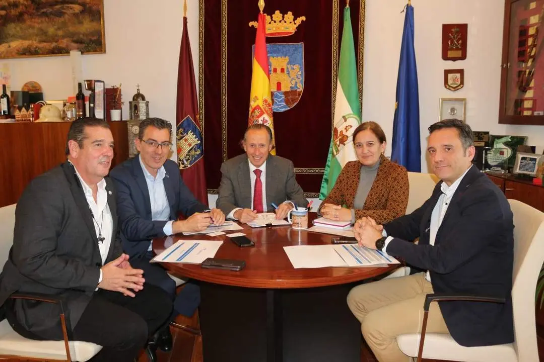Imagen de la reuni&oacute;n mantenida en Alcald&iacute;a - VIVA