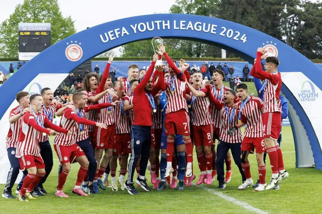 El Olympiacos celebra la Youth League. - EFE